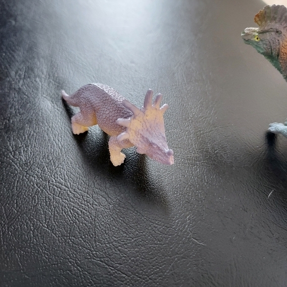 3 Small Unbranded Dinos - Picture 6 of 9